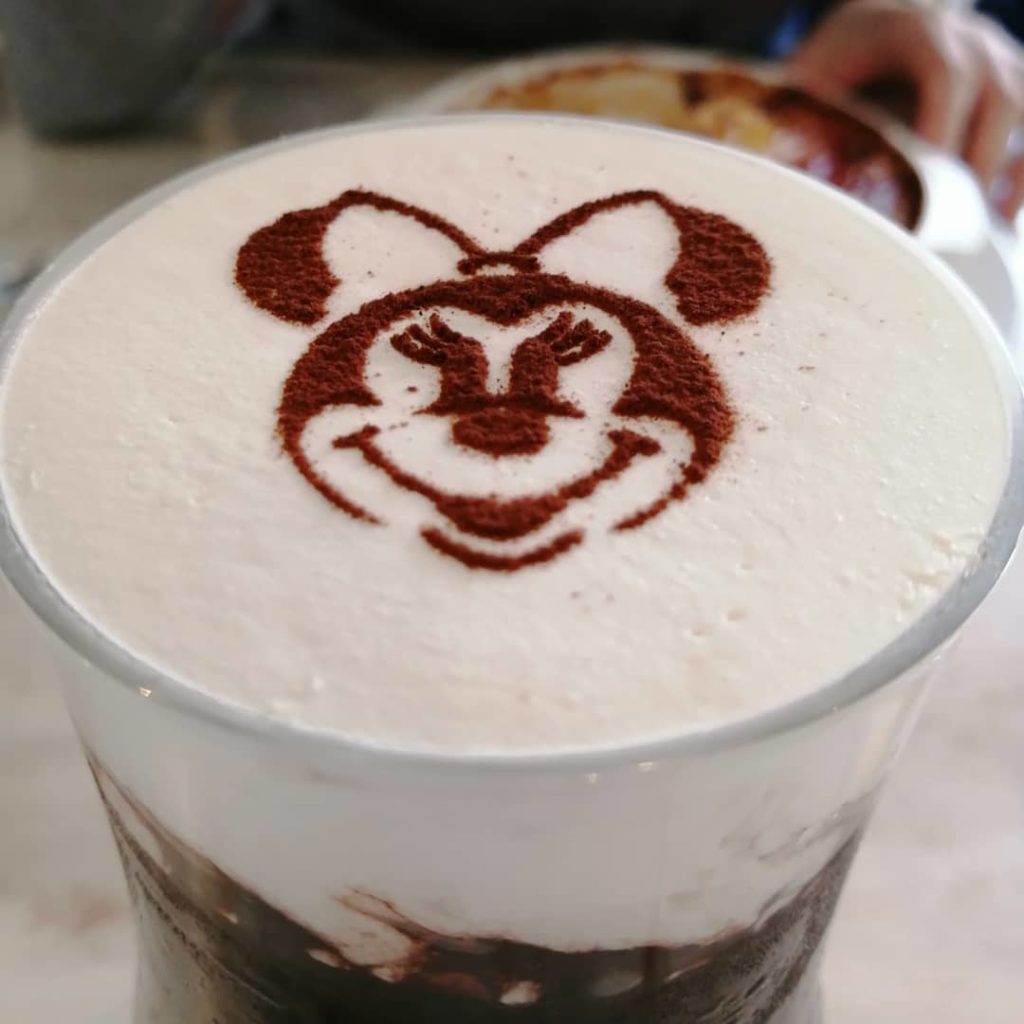 ディズニーグルメ紹介 アイスカフェモカ センターストリートコーヒーハウス D Base